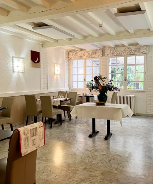 Salle Restaurant Hôtel la Promenade Villeneuve Tolosan - Cuisine maison