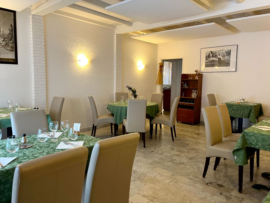 Salle Restaurant Hôtel la Promenade Villeneuve Tolosan - Cuisine maison